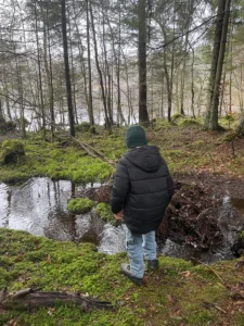 Read more about the article Telefon kradnie dzieciństwo – mój punkt zwrotny jako ojciec